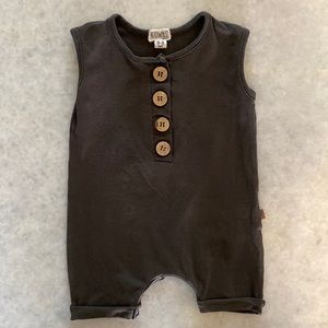 KidWild Organics grey romper size 0-3 months.